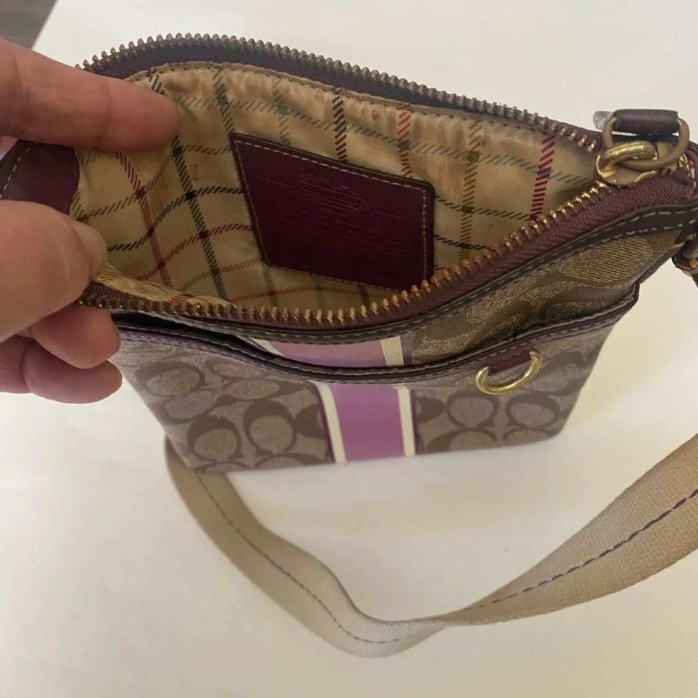 Coach crossbody purse - Picture 3 of 5